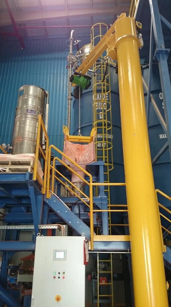 Kran - Big Bag Entleerstationen und Befüllung. Gestelle von Ingtec.