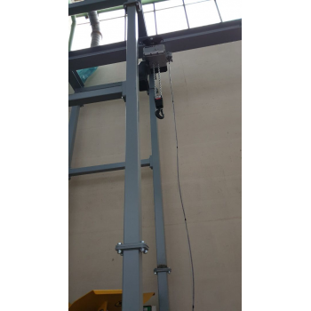 Ingtec AG - big bag unloading station chain hoist